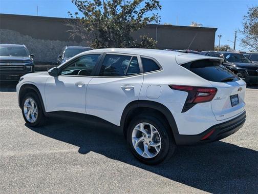 2025 Chevrolet Trax LS