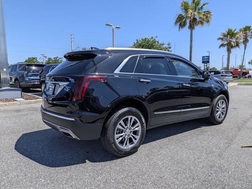 Black Metallic 2022 Cadillac XT5 Premium Luxury