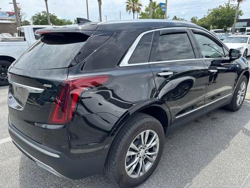 Black Metallic 2022 Cadillac XT5 Premium Luxury