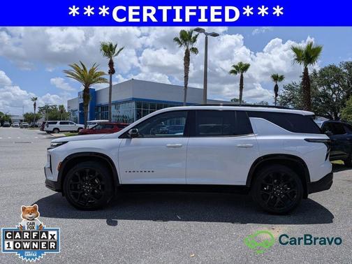 Iridescent Pearl Tricoat 2024 Chevrolet Traverse RS