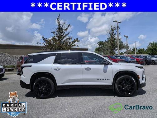 Iridescent Pearl Tricoat 2024 Chevrolet Traverse RS