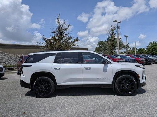 Pearl 2024 Chevrolet Traverse RS