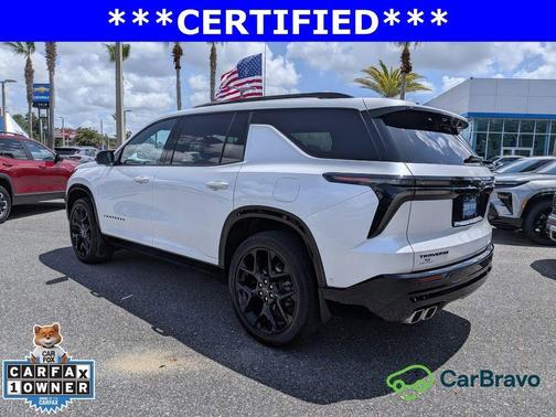 Iridescent Pearl Tricoat 2024 Chevrolet Traverse RS