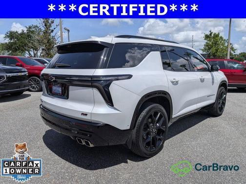 Iridescent Pearl Tricoat 2024 Chevrolet Traverse RS