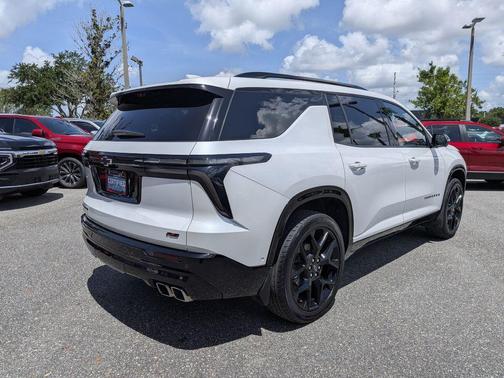 Pearl 2024 Chevrolet Traverse RS