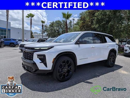 Iridescent Pearl Tricoat 2024 Chevrolet Traverse RS