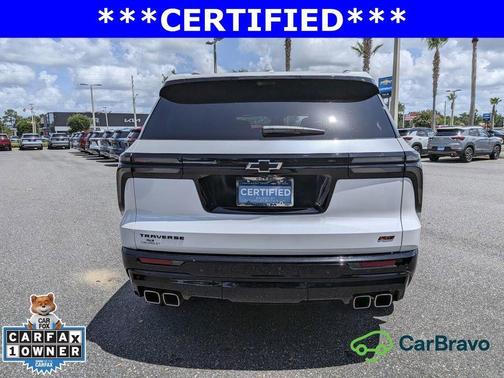 Iridescent Pearl Tricoat 2024 Chevrolet Traverse RS