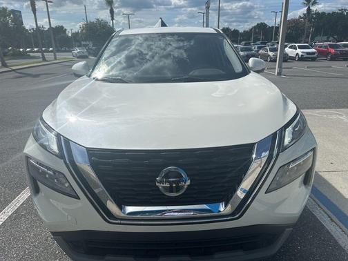 White 2021 Nissan Rogue SV