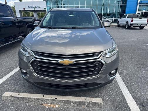 Pepperdust Metallic 2018 Chevrolet Traverse LT Cloth