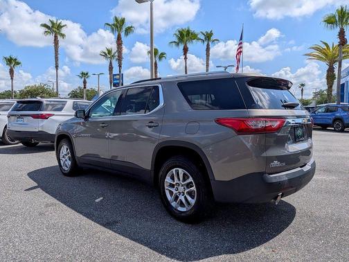 Pepperdust Metallic 2018 Chevrolet Traverse LT Cloth