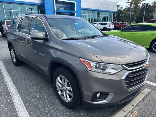Pepperdust Metallic 2018 Chevrolet Traverse LT Cloth