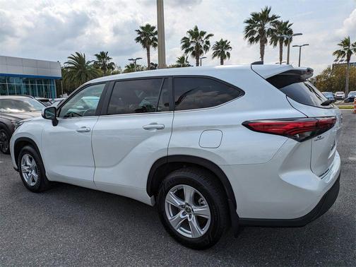 2023 Toyota Highlander LE