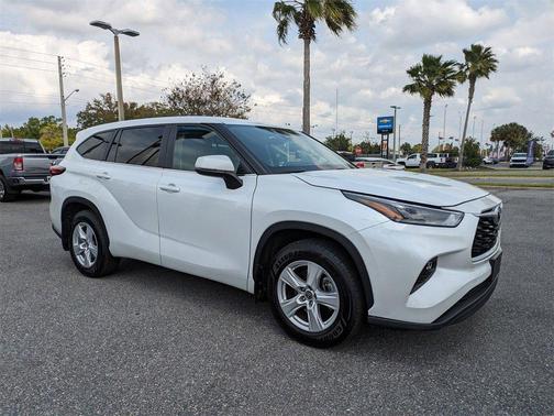 2023 Toyota Highlander LE