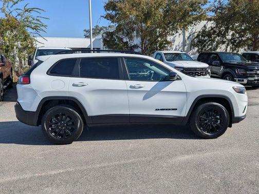 2023 Jeep Cherokee Altitude Lux