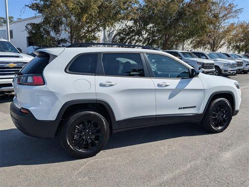 2023 Jeep Cherokee Altitude Lux