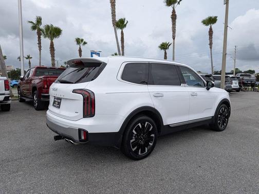 Glacial White Pearl 2023 Kia Telluride SX