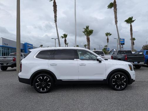 Glacial White Pearl 2023 Kia Telluride SX