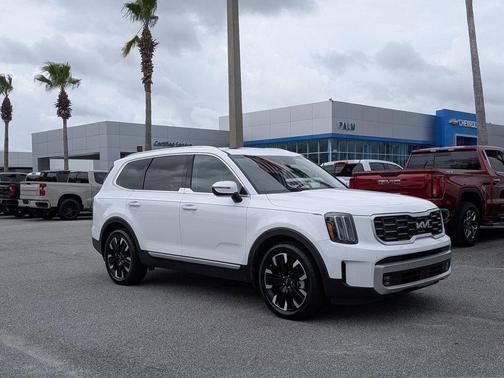 Glacial White Pearl 2023 Kia Telluride SX