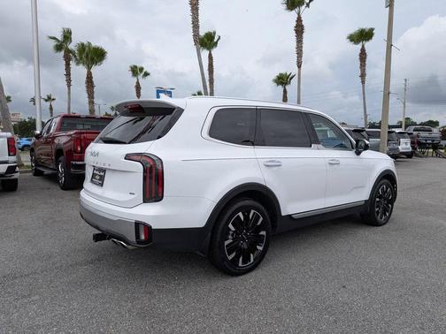 Glacial White Pearl 2023 Kia Telluride SX