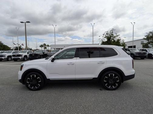 Glacial White Pearl 2023 Kia Telluride SX
