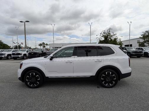Glacial White Pearl 2023 Kia Telluride SX