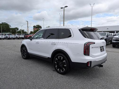 Glacial White Pearl 2023 Kia Telluride SX