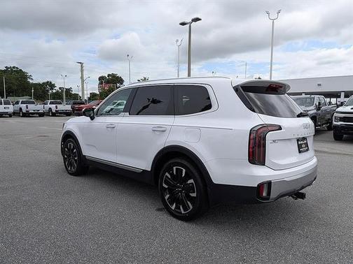 Glacial White Pearl 2023 Kia Telluride SX