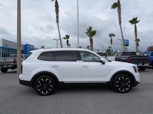Glacial White Pearl 2023 Kia Telluride SX