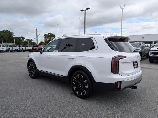 Glacial White Pearl 2023 Kia Telluride SX