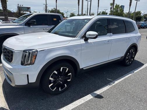 Glacial White Pearl 2023 Kia Telluride SX