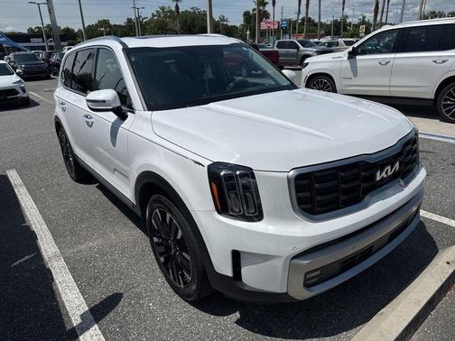 Glacial White Pearl 2023 Kia Telluride SX