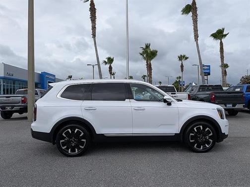 Glacial White Pearl 2023 Kia Telluride SX