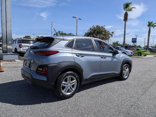 Silver 2021 Hyundai KONA SE