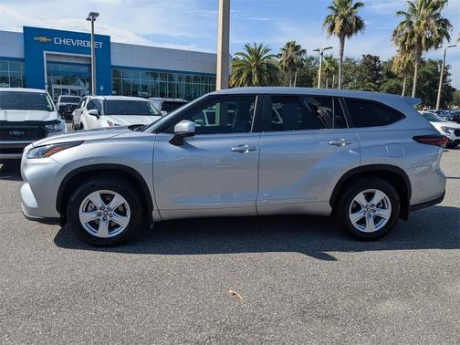 2024 Toyota Highlander LE
