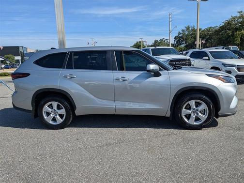 2024 Toyota Highlander LE