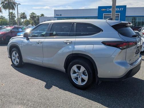 2024 Toyota Highlander LE