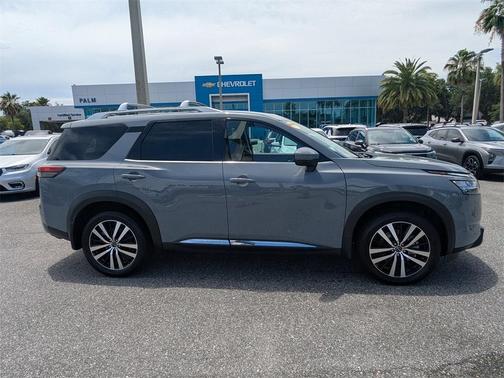 2024 Nissan Pathfinder Platinum