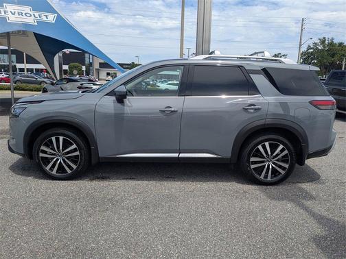 2024 Nissan Pathfinder Platinum