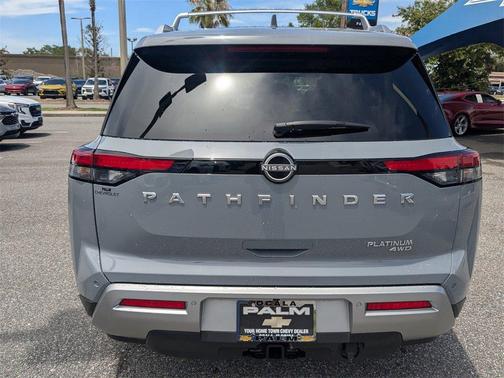 2024 Nissan Pathfinder Platinum