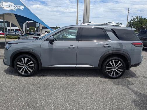 2024 Nissan Pathfinder Platinum