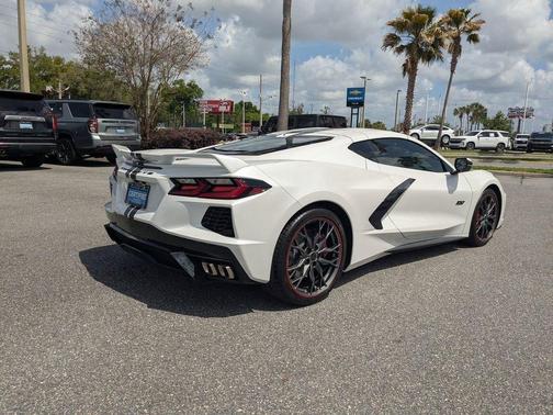 White Pearl Metallic 2023 Chevrolet Corvette Stingray w/3LT