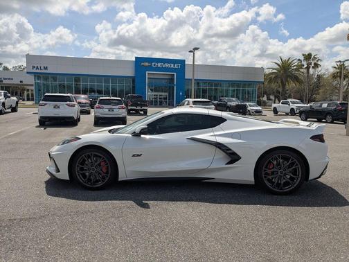 White Pearl Metallic 2023 Chevrolet Corvette Stingray w/3LT