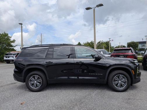 Black Metallic 2024 Chevrolet Traverse LT