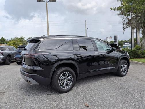 Black Metallic 2024 Chevrolet Traverse LT
