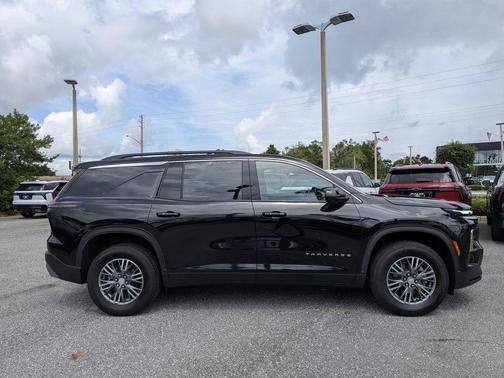 Black Metallic 2024 Chevrolet Traverse LT