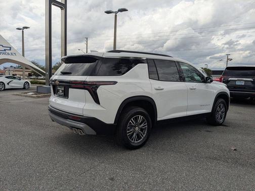 White 2026 Chevrolet Traverse LT