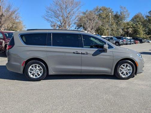 2022 Chrysler Pacifica Touring-L