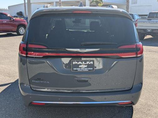 2022 Chrysler Pacifica Touring-L