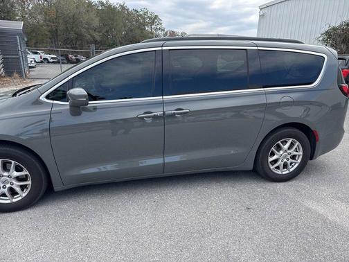 2022 Chrysler Pacifica Touring-L