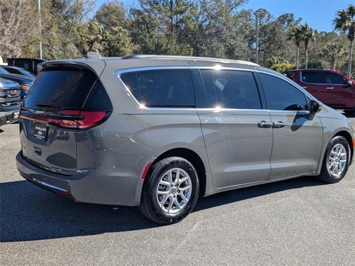 2022 Chrysler Pacifica Touring-L
